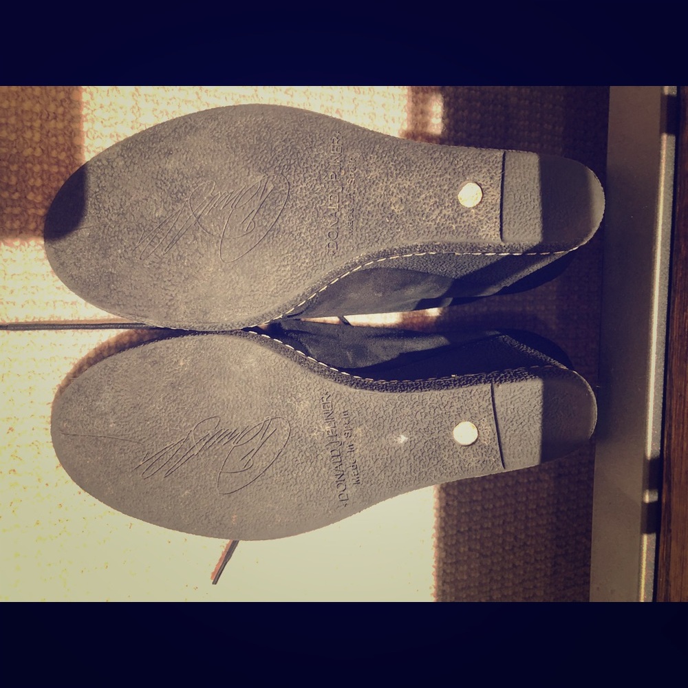 DONALD PLINER black suede wedges